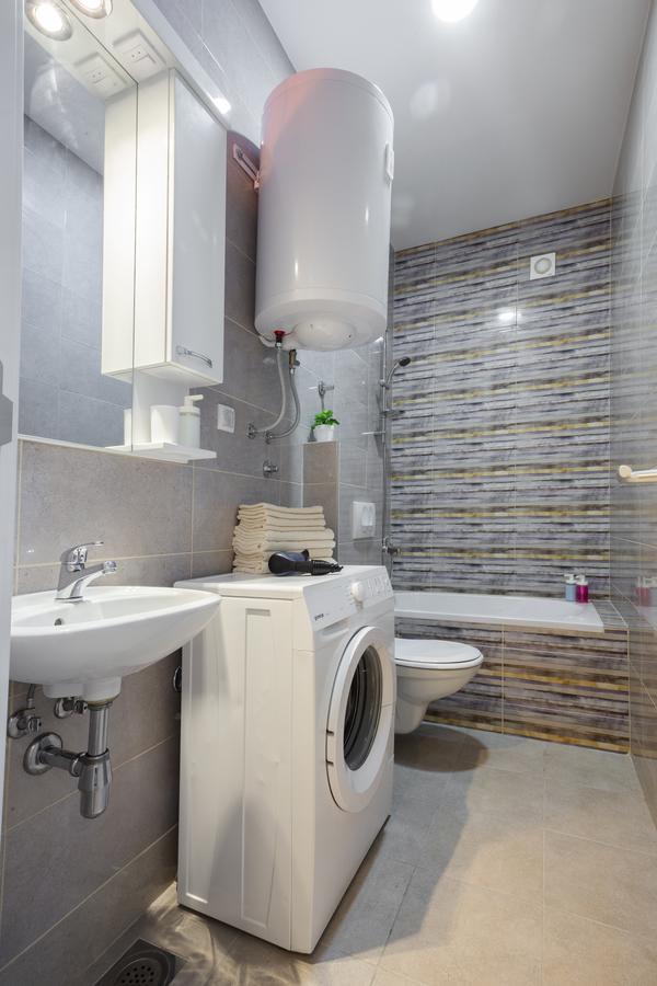 Giallo Apartment - Free Private Parking Novi Sad Eksteriør billede