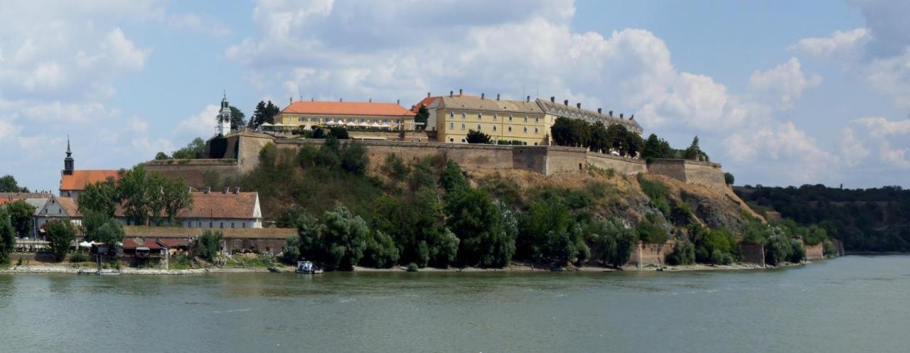 Giallo Apartment - Free Private Parking Novi Sad Eksteriør billede
